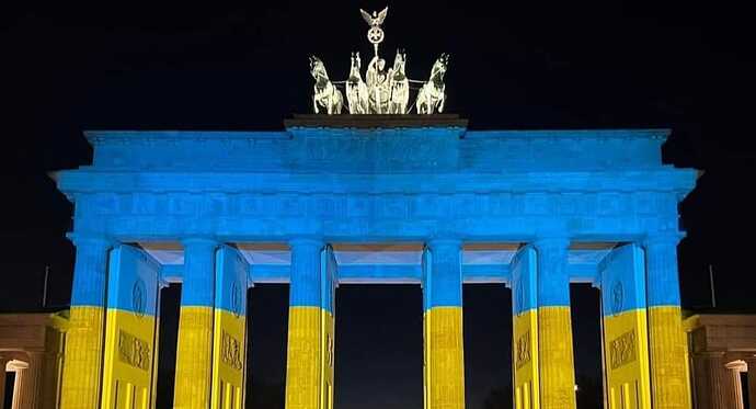 Brandenburger_Tor_Ukrainian_Flag